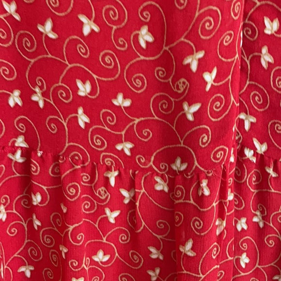 Red , floaty sleeveless dress. - Picture 5 of 8